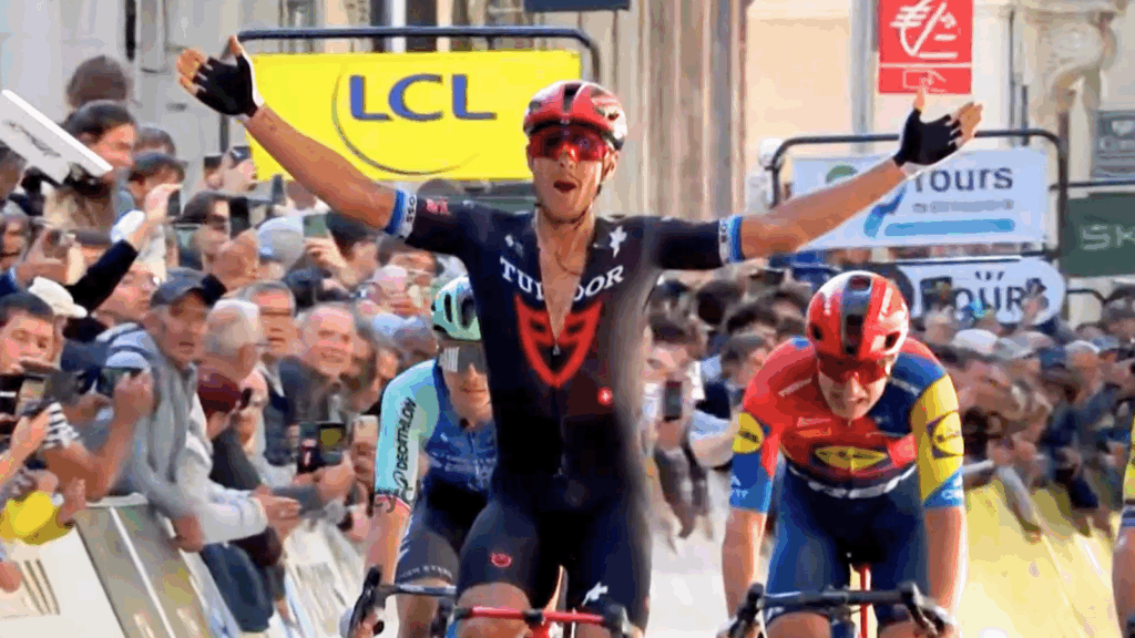 Trentin re di Francia: tris storico alla Parigi Tours cyclingtime-trentin